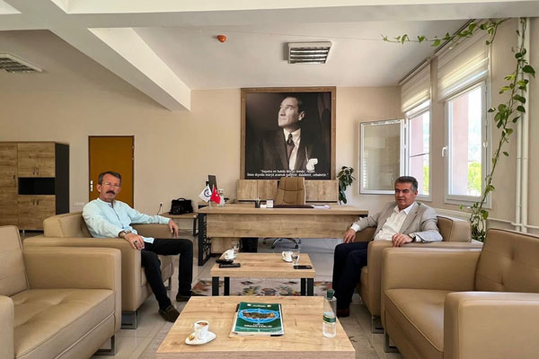 Belediye Başkanımız Sayın Mehmet Erol, ADÜ MYO Müdürü Ahmet Aytaç'ı makamında ziyaret etti...