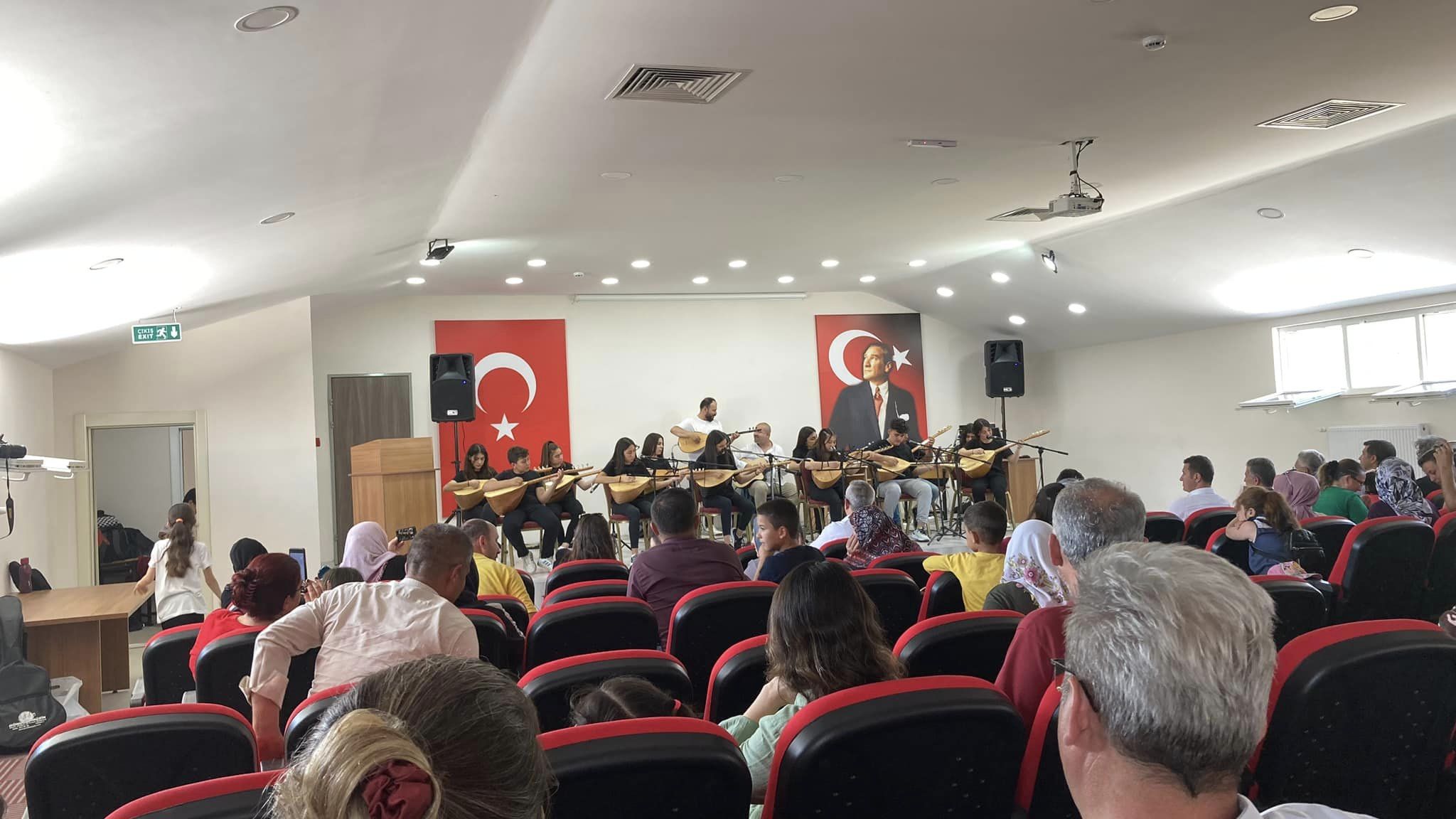 Buharkent Halk Eğitim Merkezinin düzenlediği müzik dinletisi...